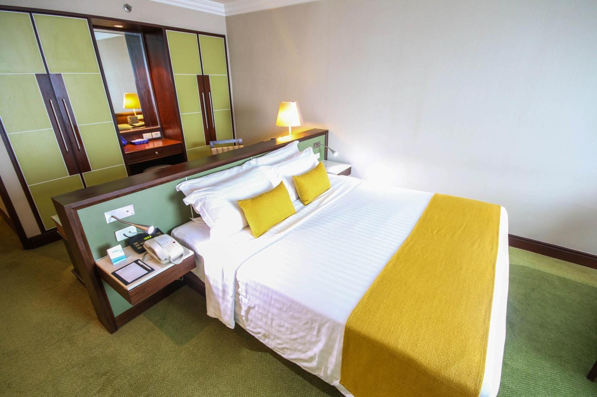 Golden Tulip Sovereign Hotel Bangkok Dış mekan fotoğraf